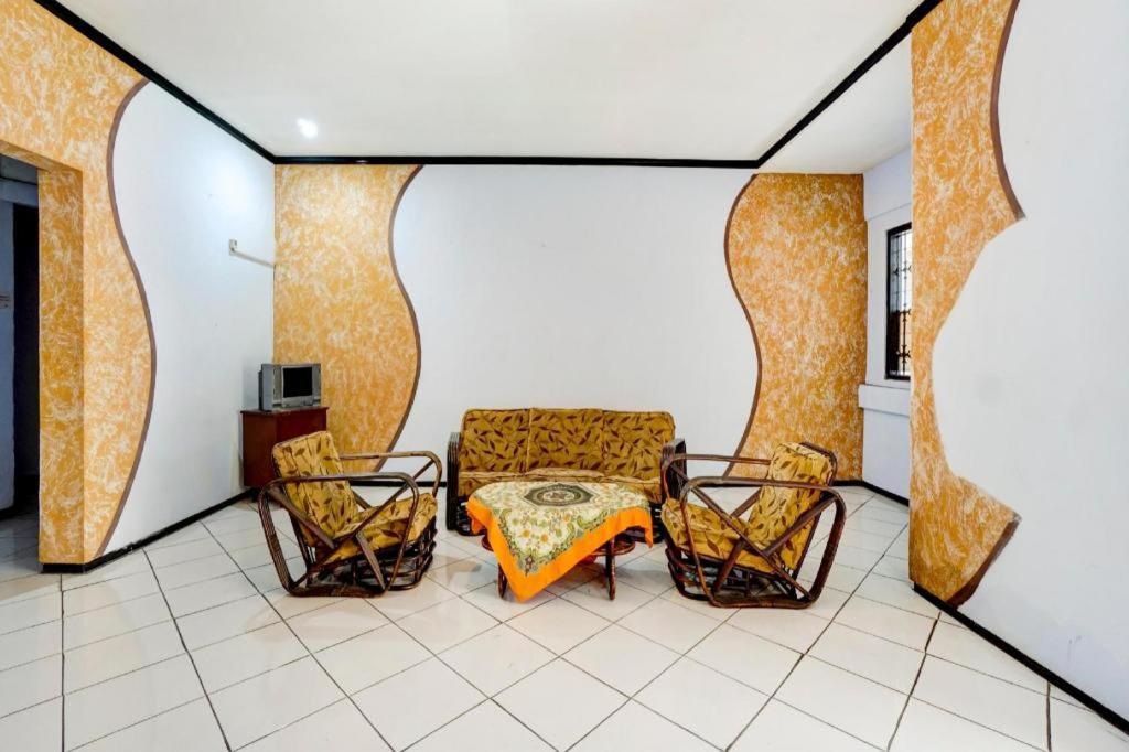 Oyo 3956 Hotel Palem 2 Syariah Маланг Екстериор снимка