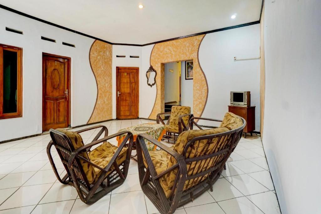 Oyo 3956 Hotel Palem 2 Syariah Маланг Екстериор снимка